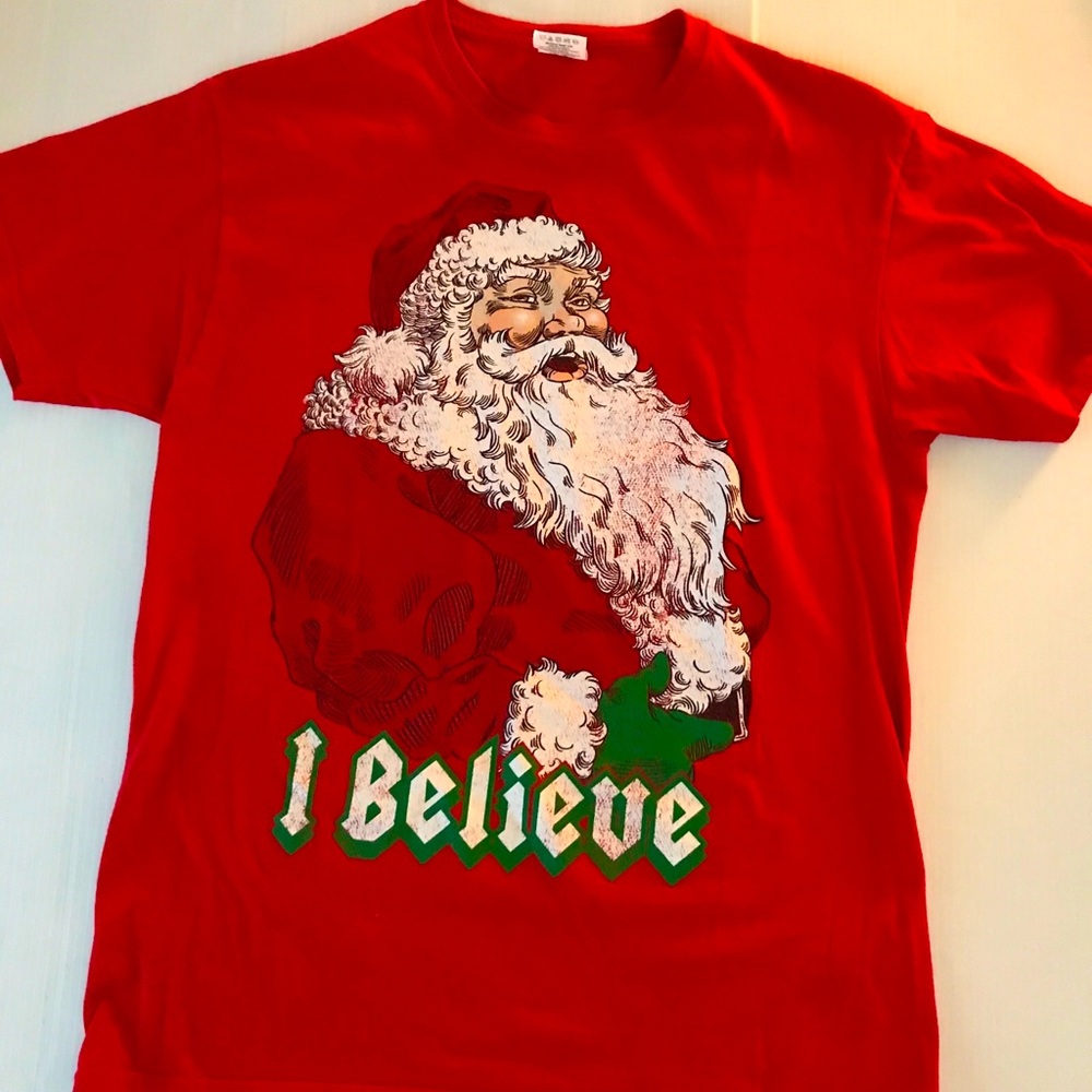Dec 25th Red I Believe Santa Claus Graphic Short Sleeve Top Womans SizeM